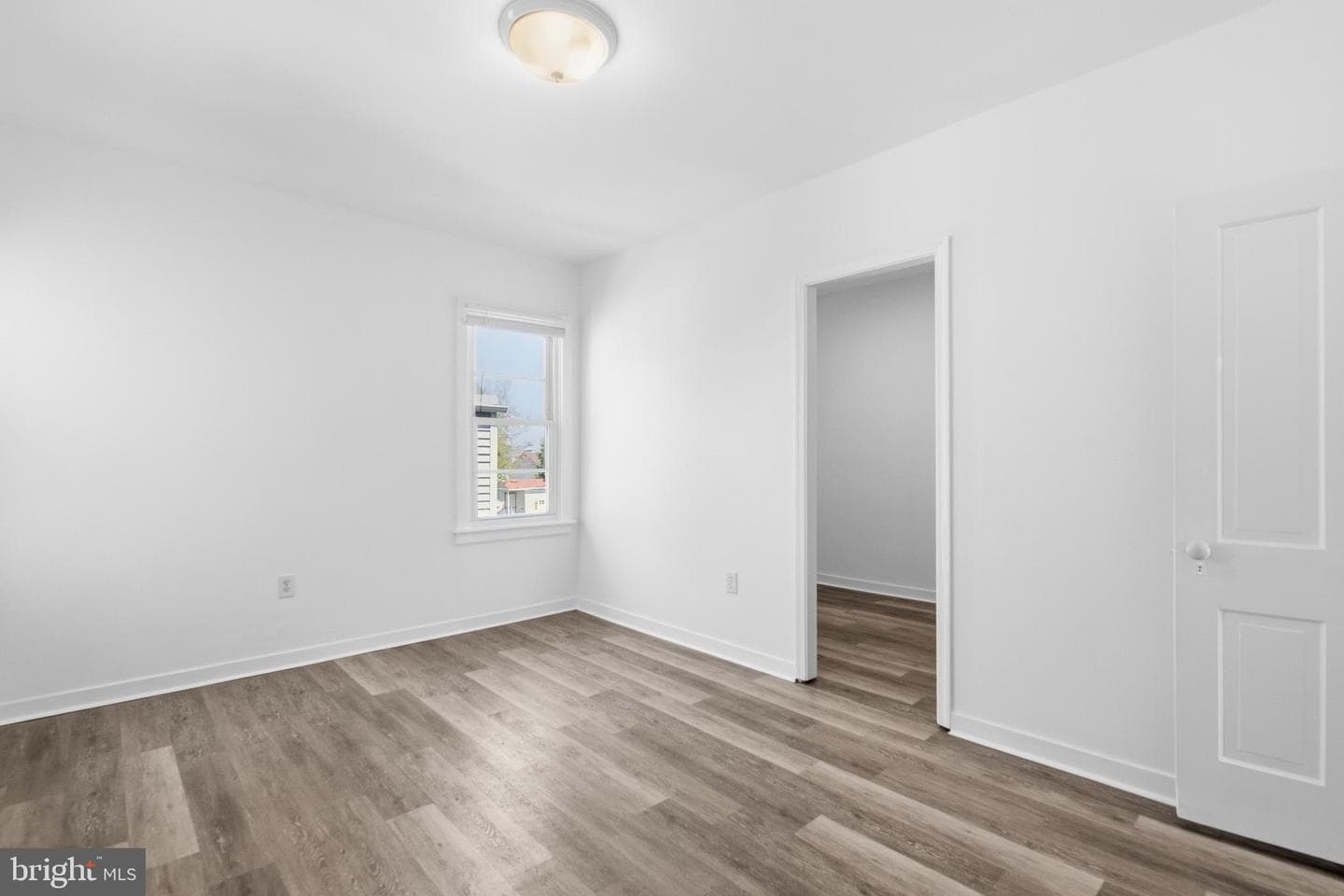 586 Baltimore Street photo 16