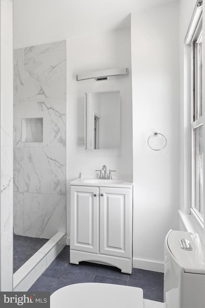 586 Baltimore Street photo 18