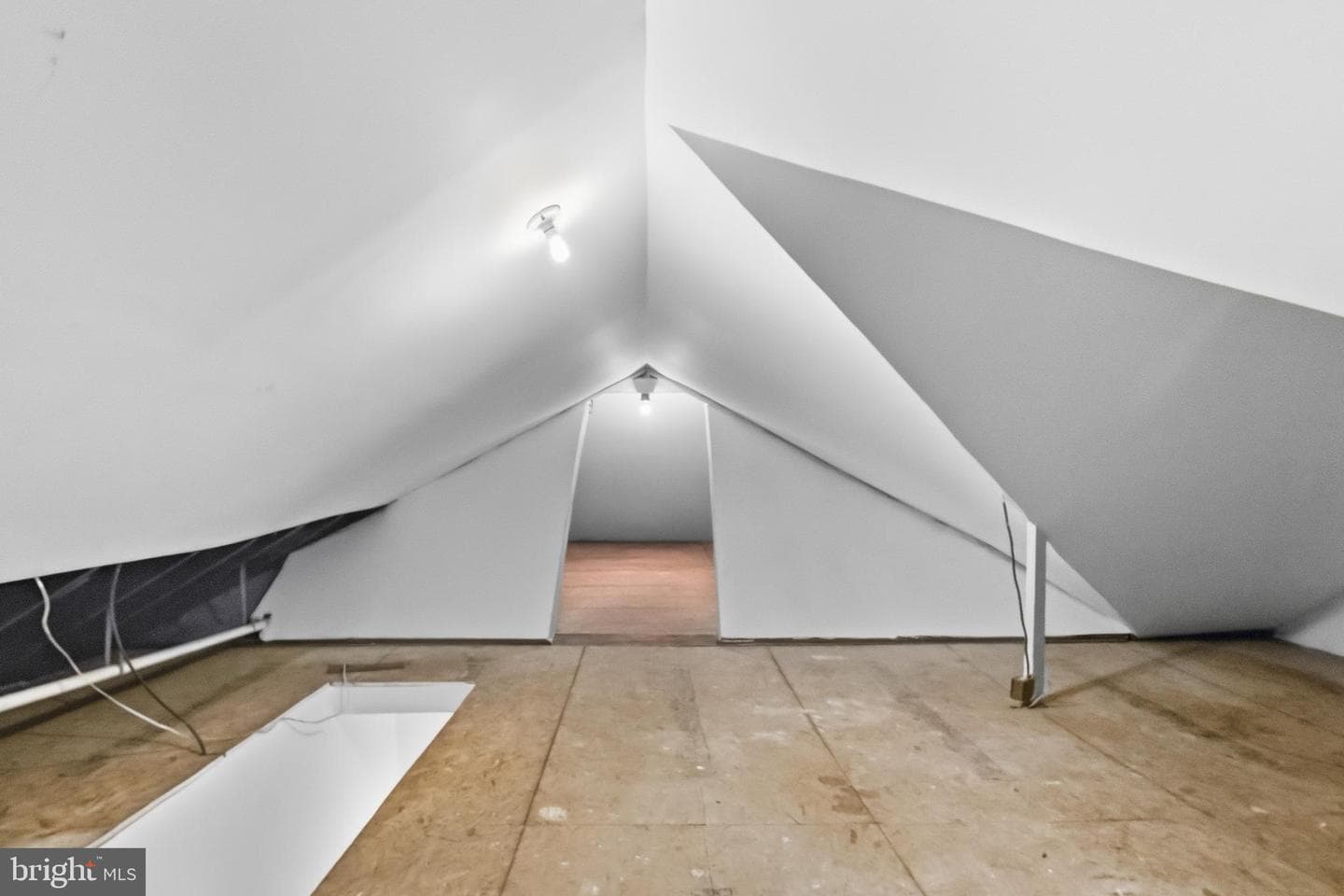 586 Baltimore Street photo 19