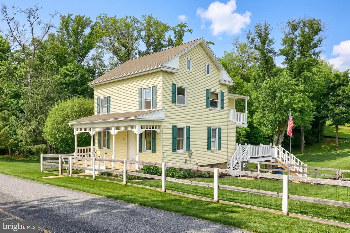 1425 Sunnyside Road photo 4
