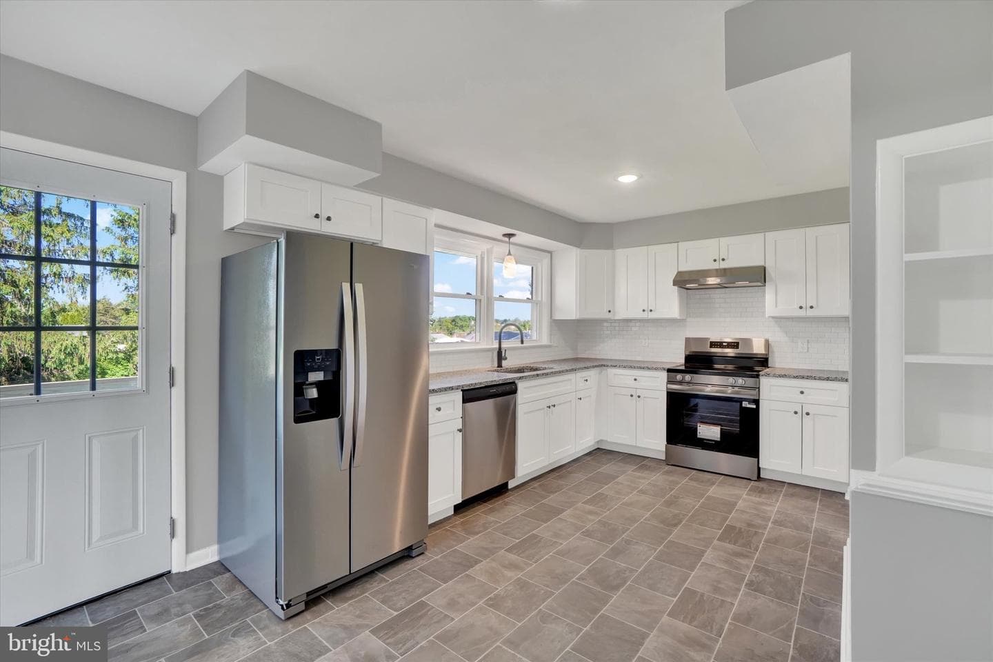 2330 Birch Road photo 9