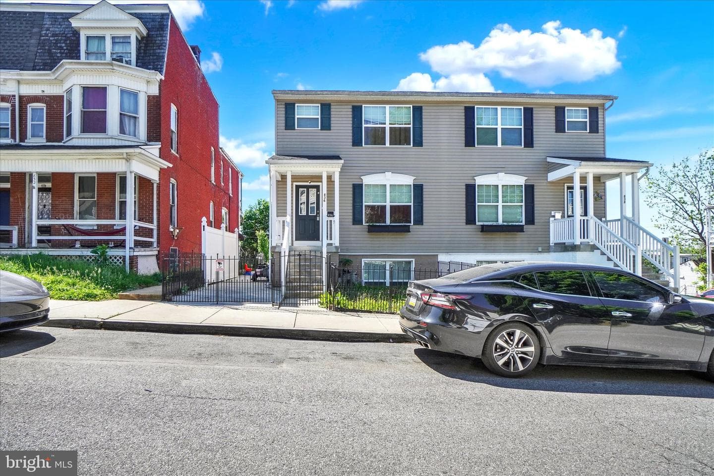 836 W Locust Street photo 2