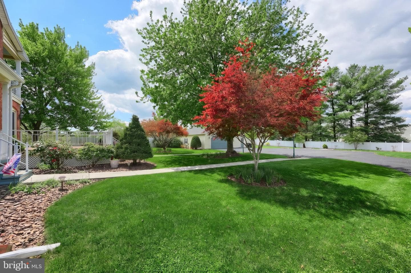 345 Westminster Avenue photo 16