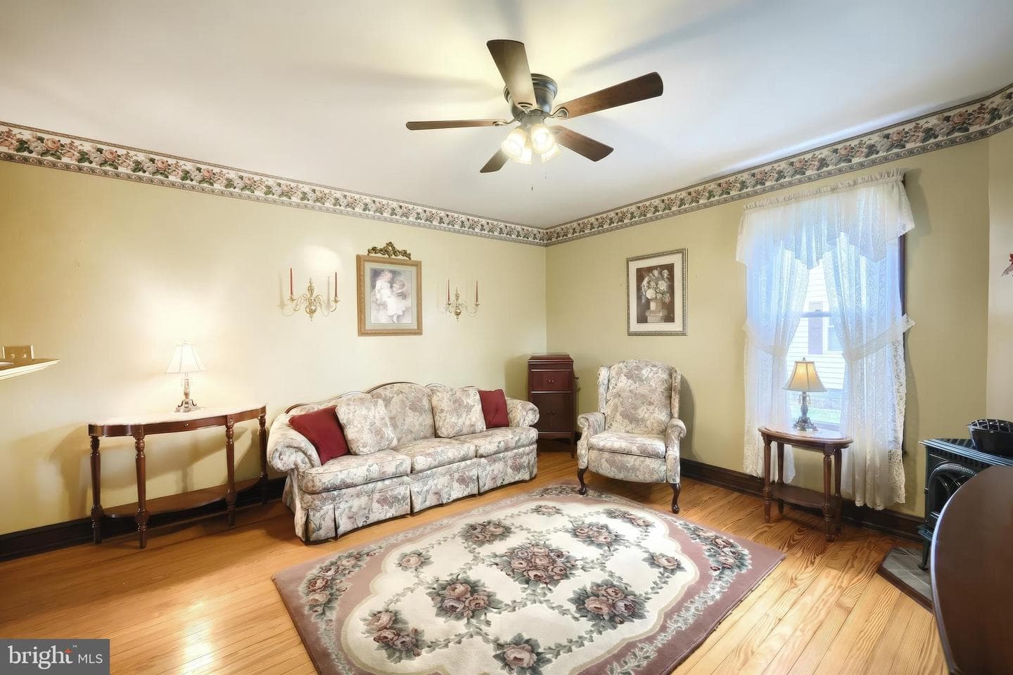 345 Westminster Avenue photo 24