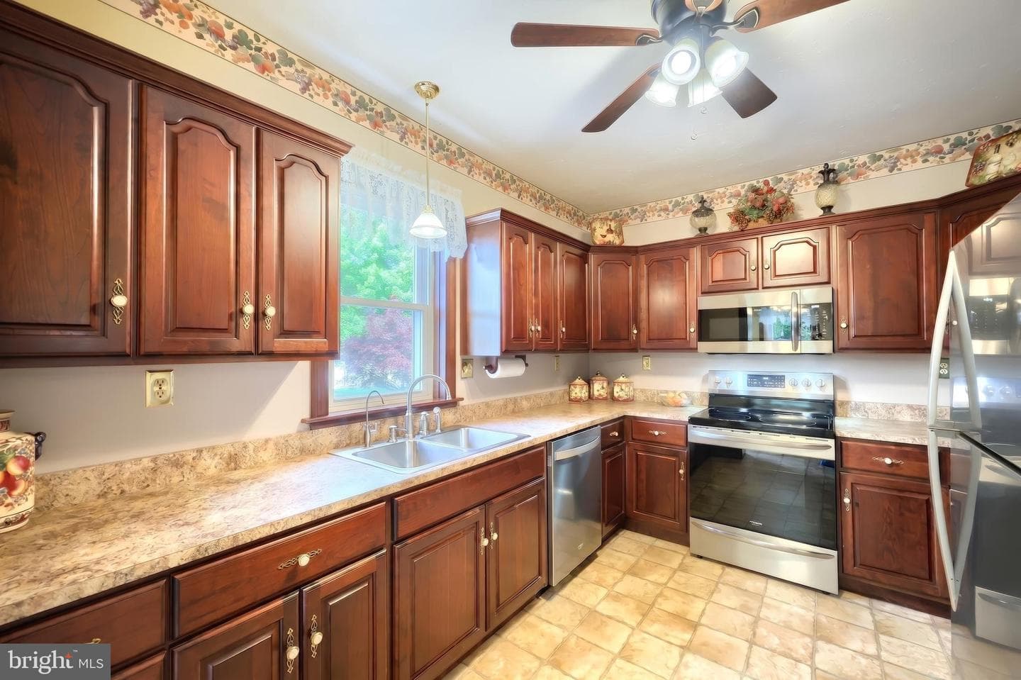 345 Westminster Avenue photo 29