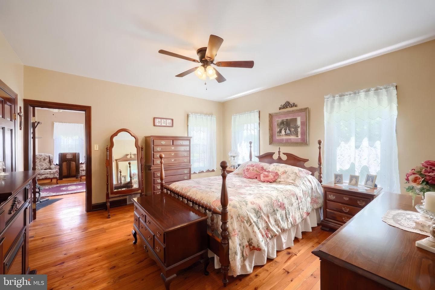 345 Westminster Avenue photo 40