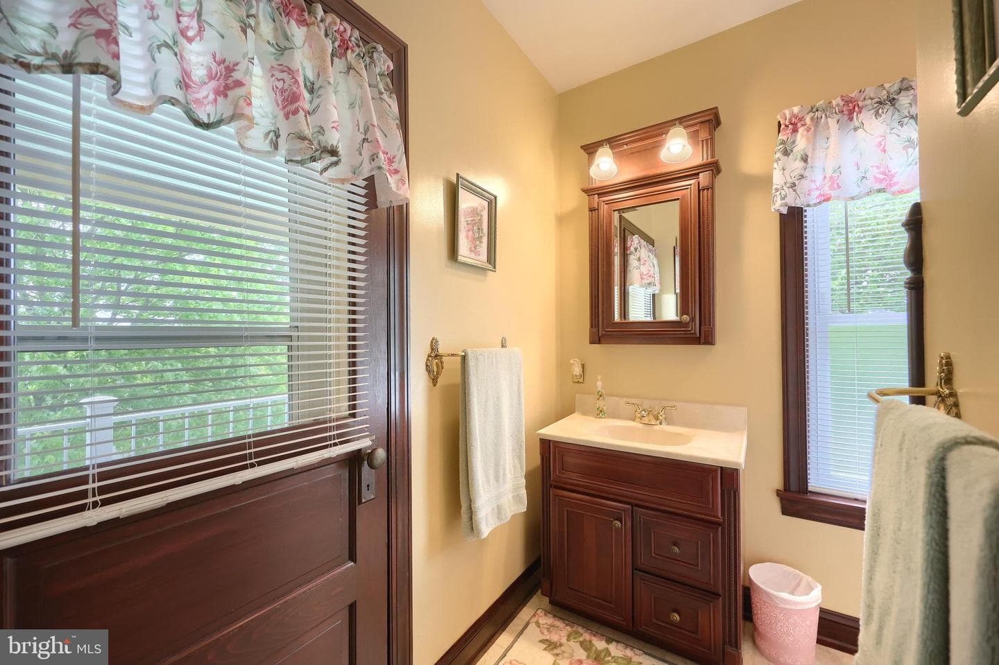345 Westminster Avenue photo 41