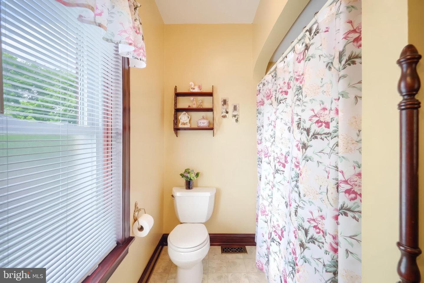 345 Westminster Avenue photo 42