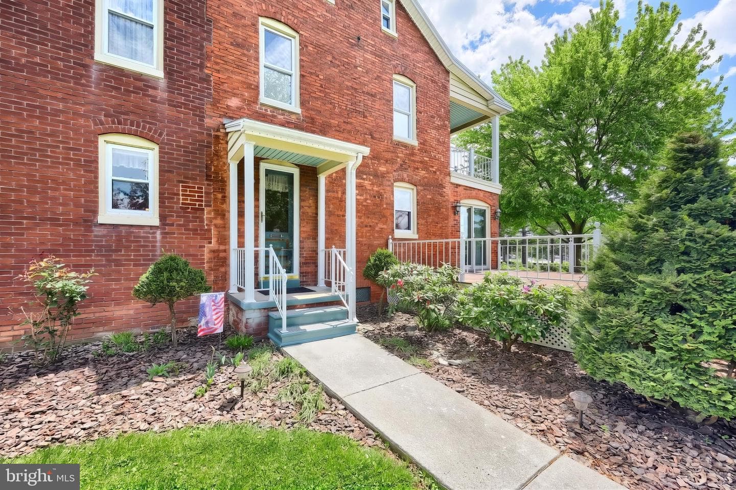 345 Westminster Avenue photo 6