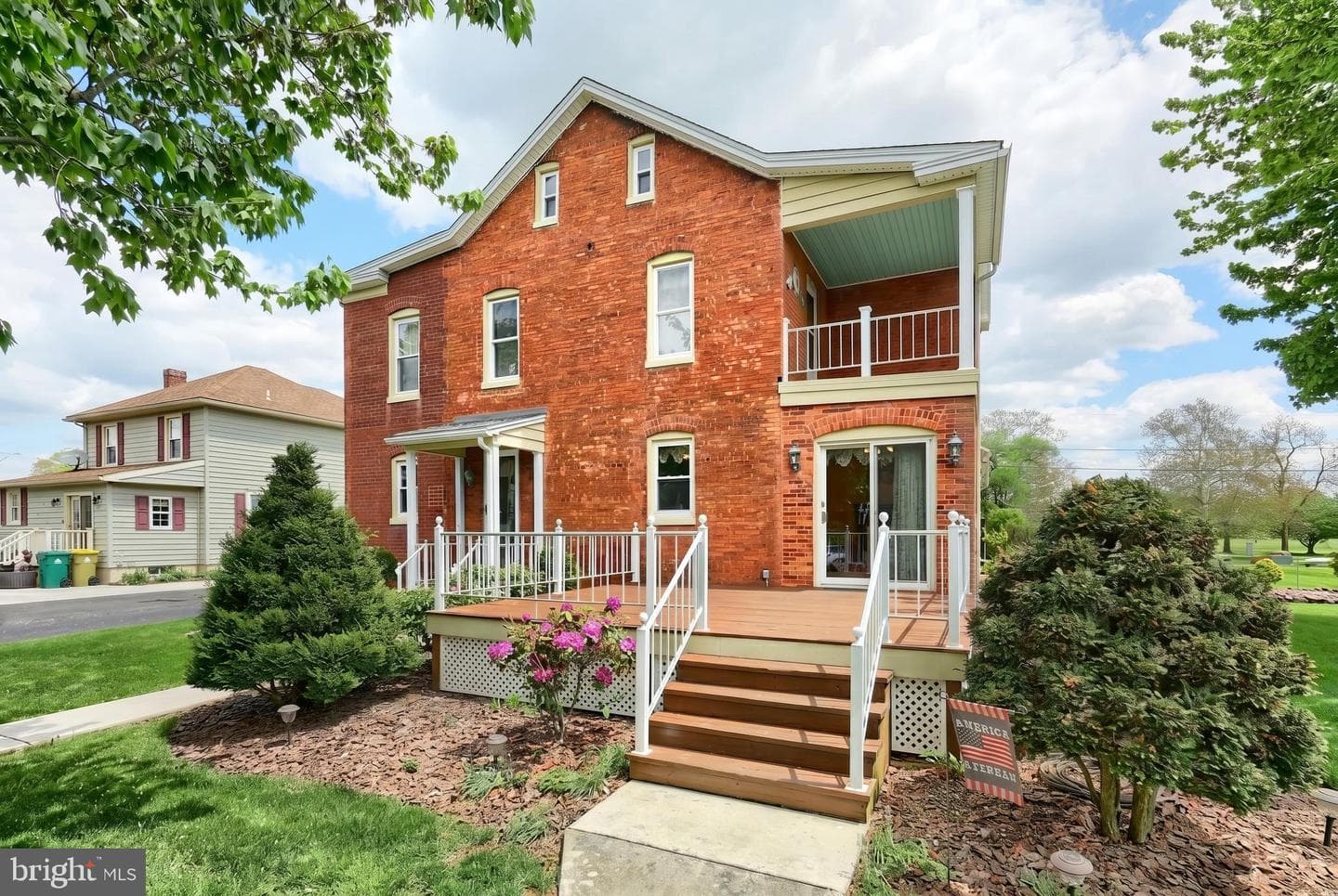 345 Westminster Avenue photo 8