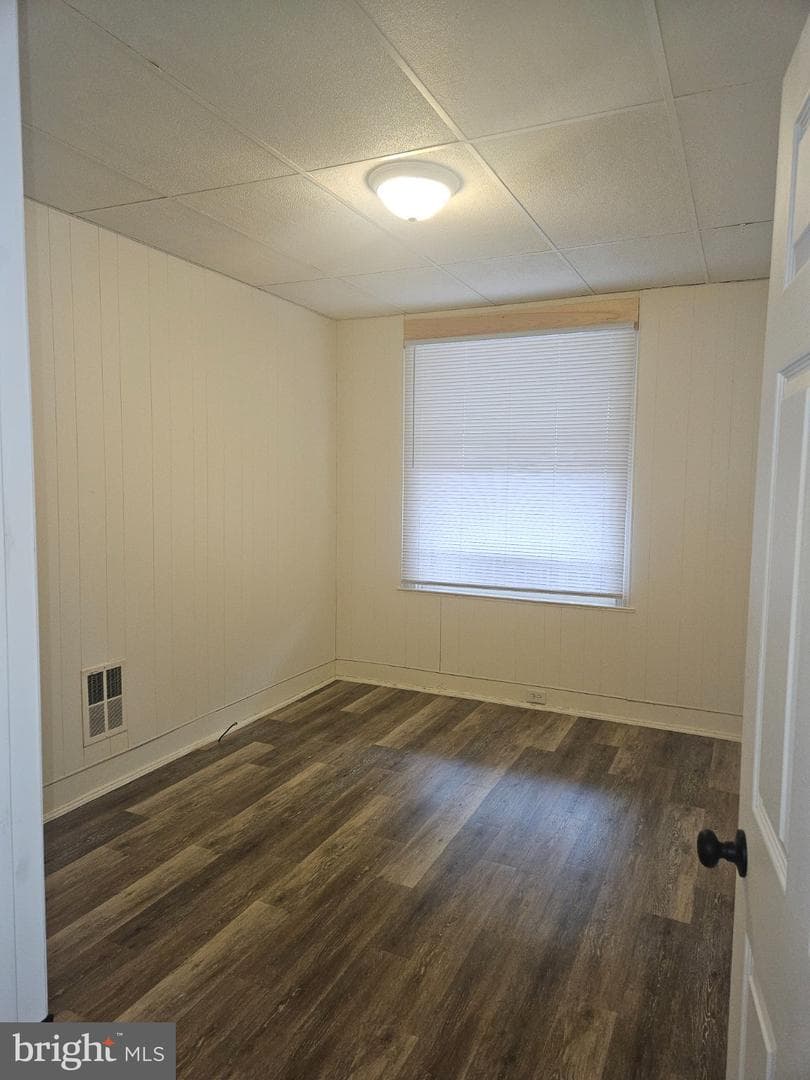 1121 W Poplar Street photo 4
