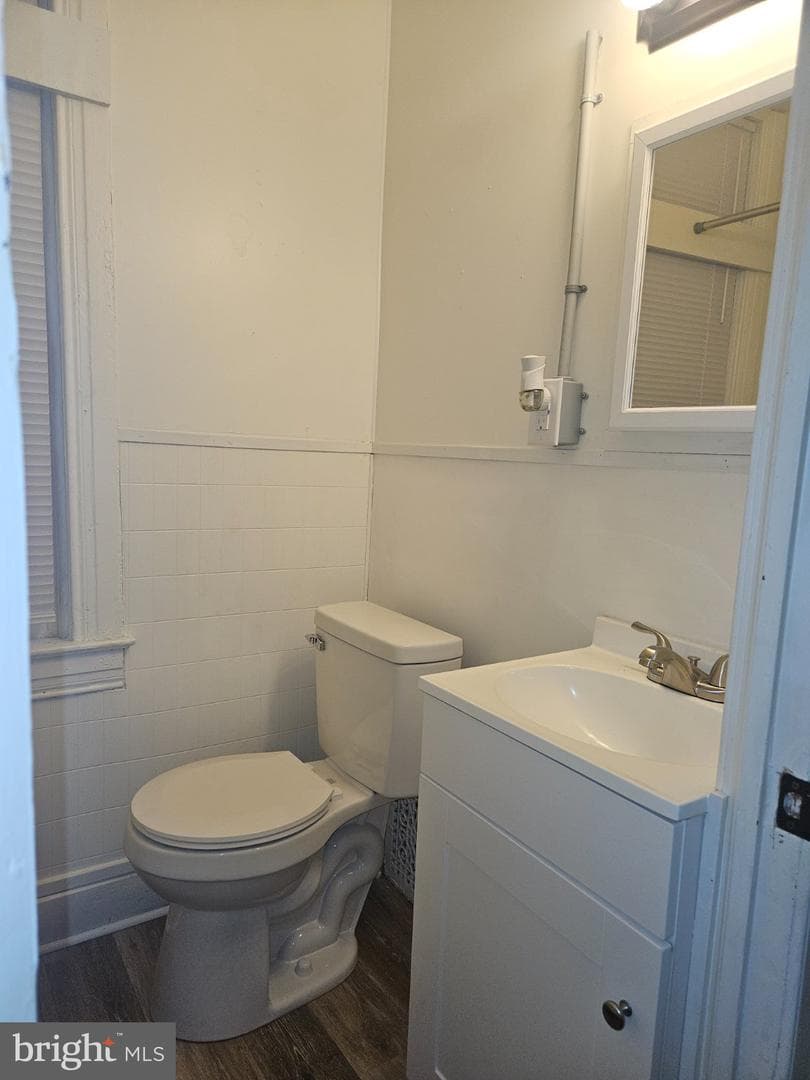 1121 W Poplar Street photo 8