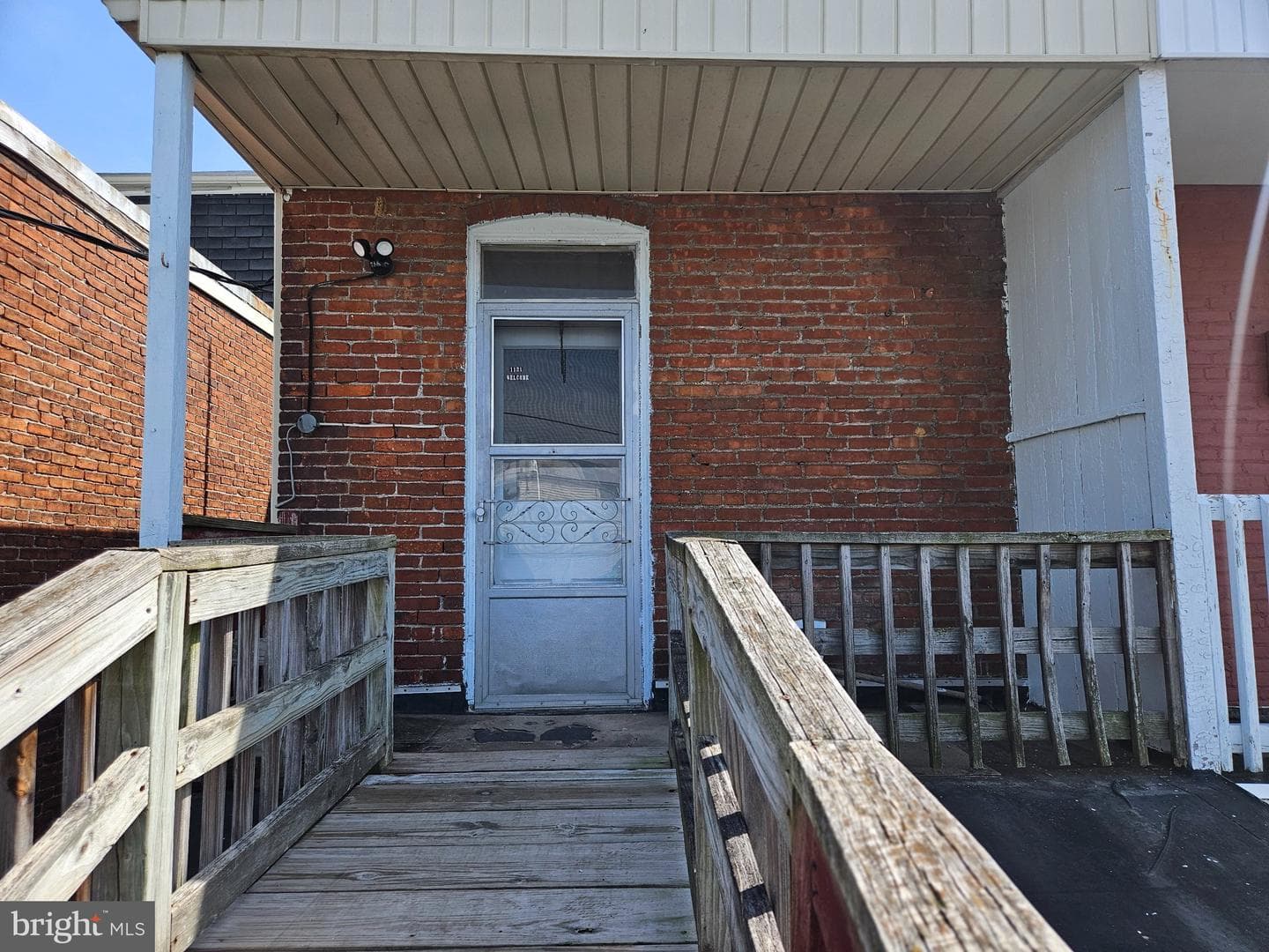 1121 W Poplar Street photo 9