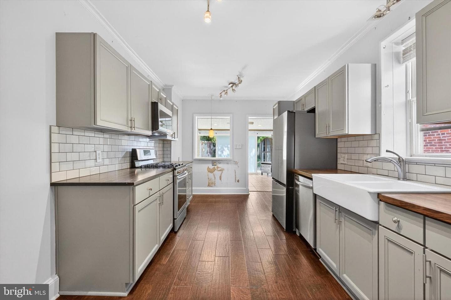 124 S Newberry Street photo 7