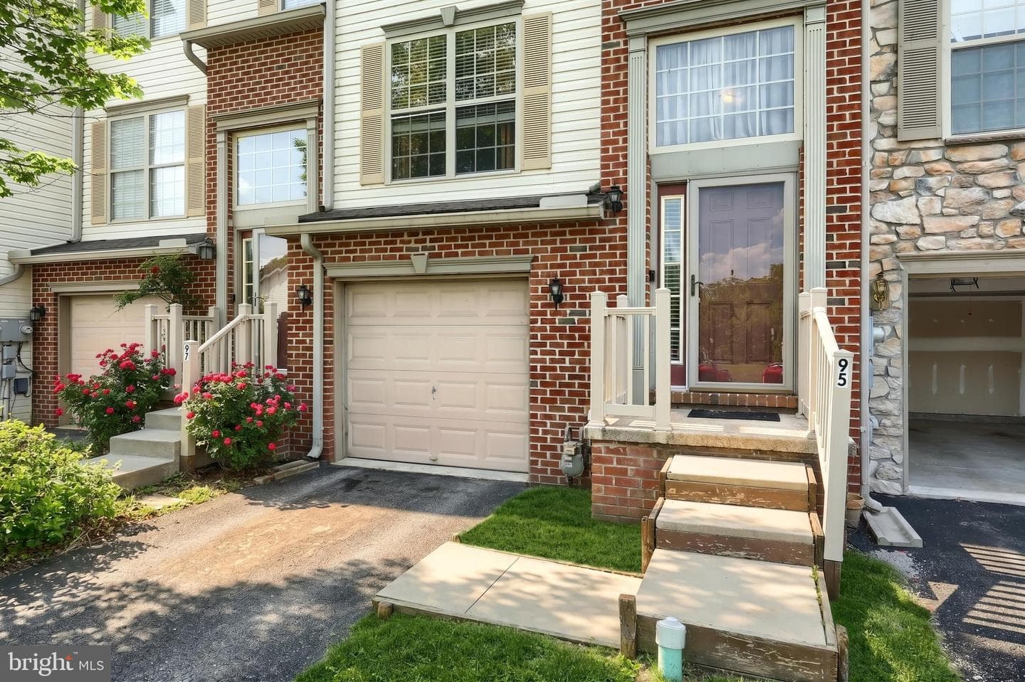 95 Colonial Drive photo 3