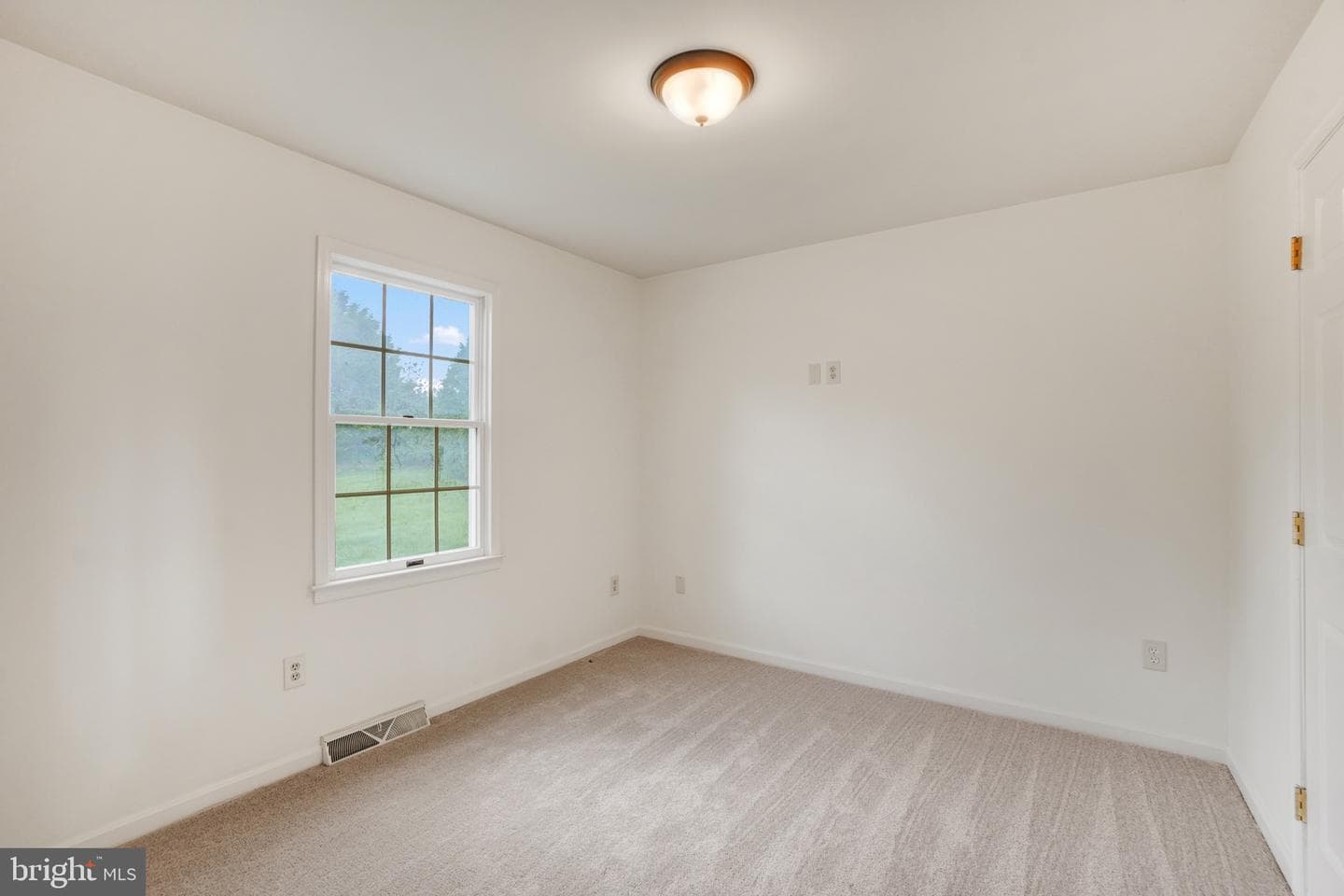 7 Matthews Court photo 9