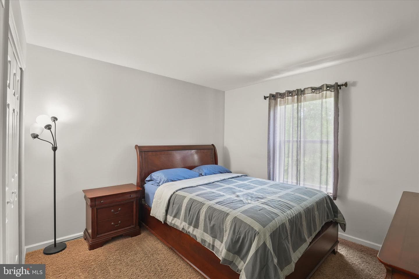 135 Surrey Lane photo 31