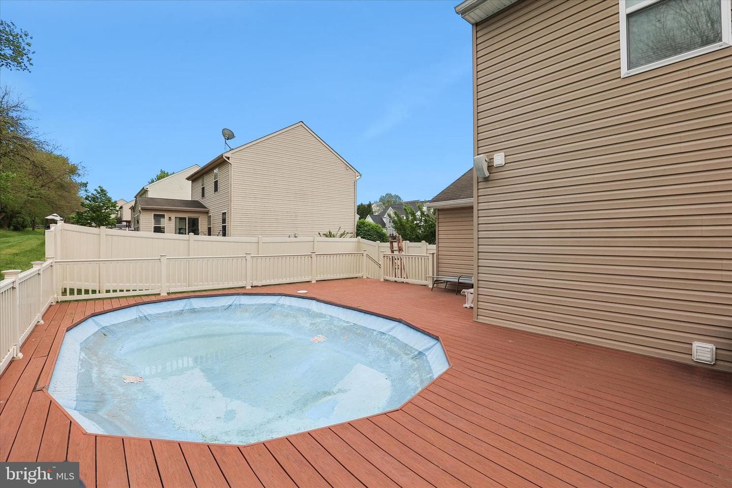 135 Surrey Lane photo 42