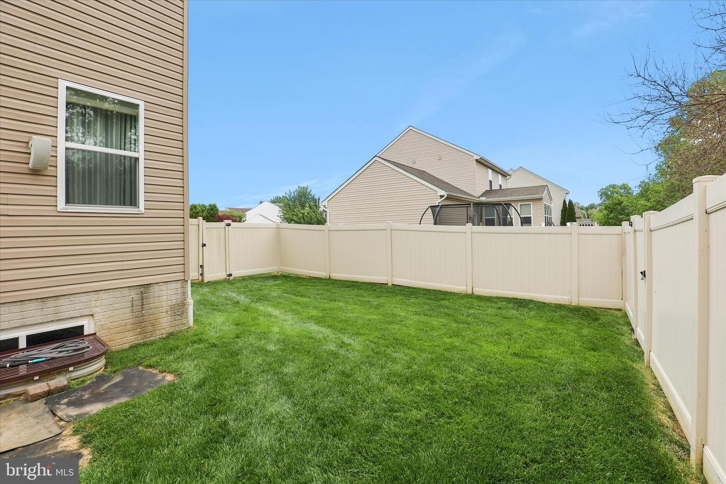 135 Surrey Lane photo 45