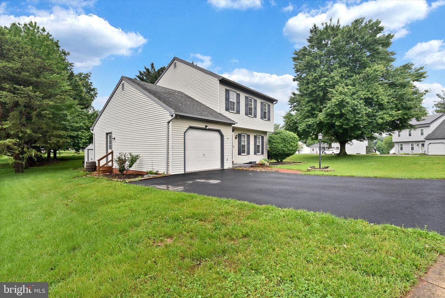 2780 Carlton Place photo 3