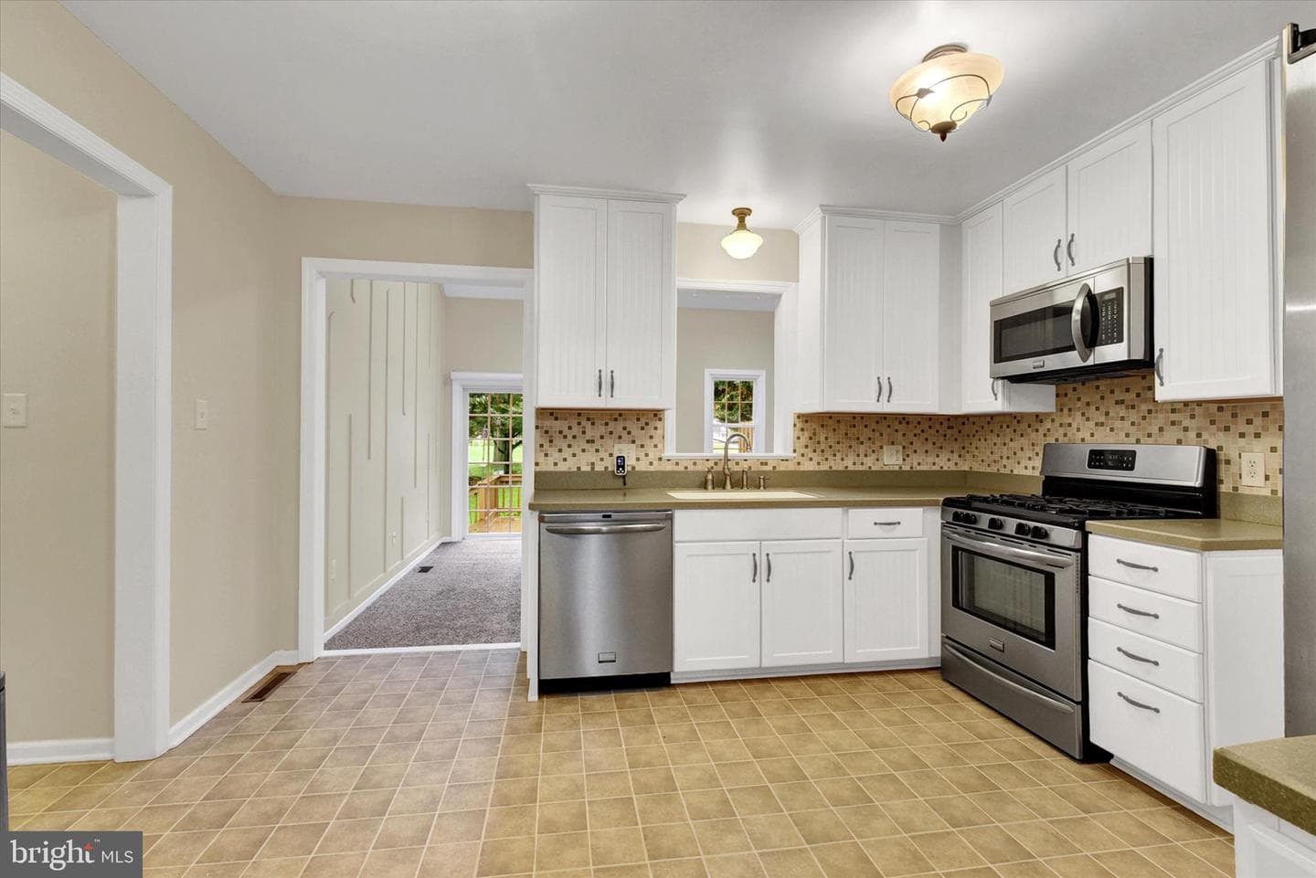 2780 Carlton Place photo 9