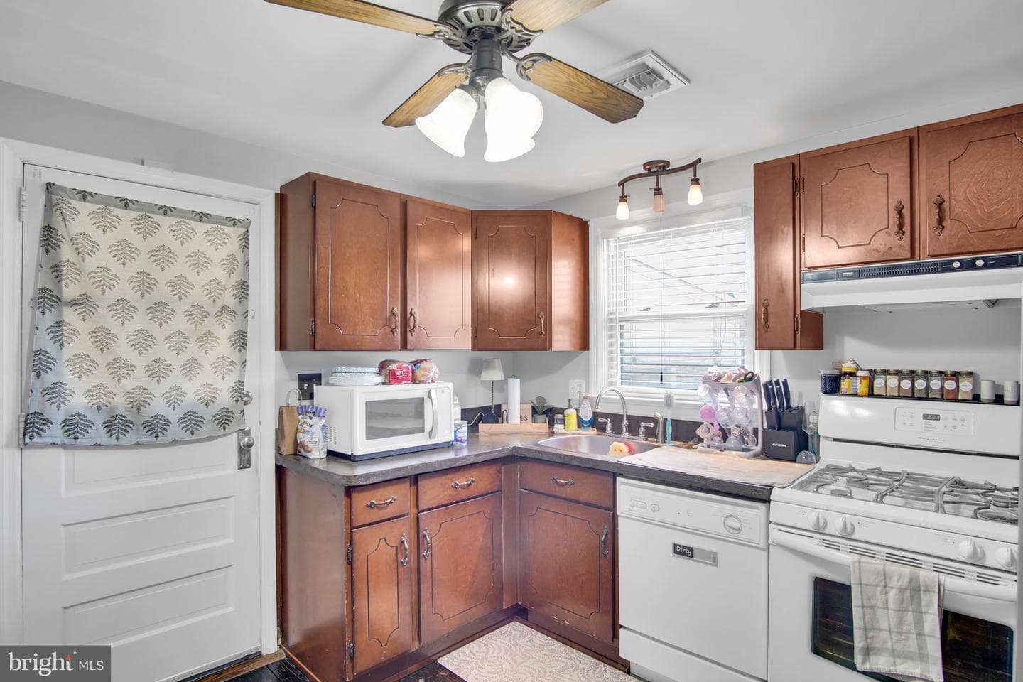 2776 Clear Springs Boulevard photo 10