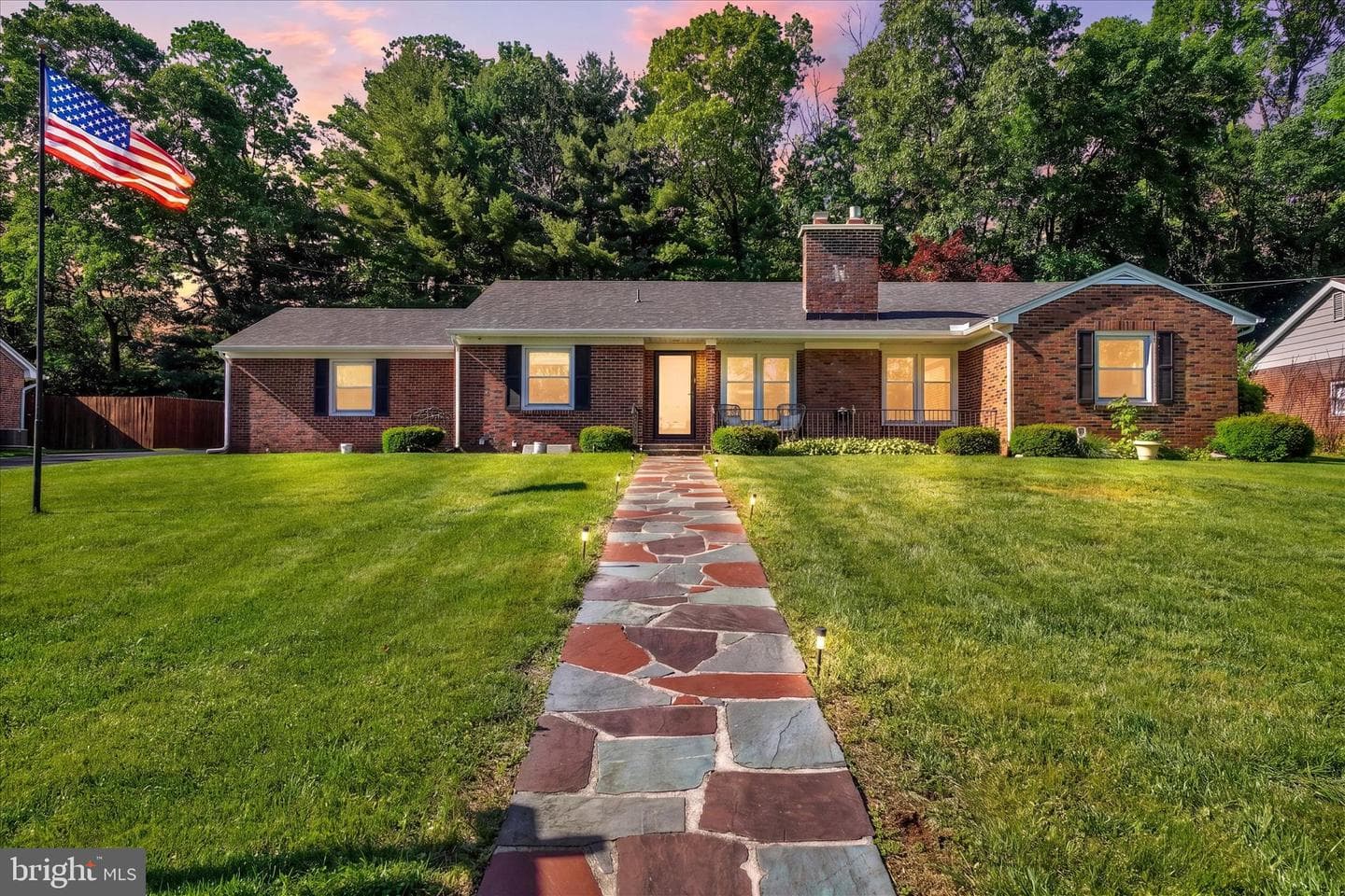 14 Charles Avenue photo 1