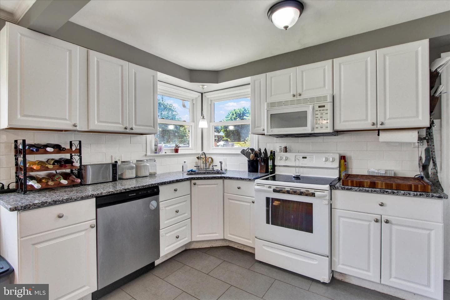 2250 S Queen Street photo 6