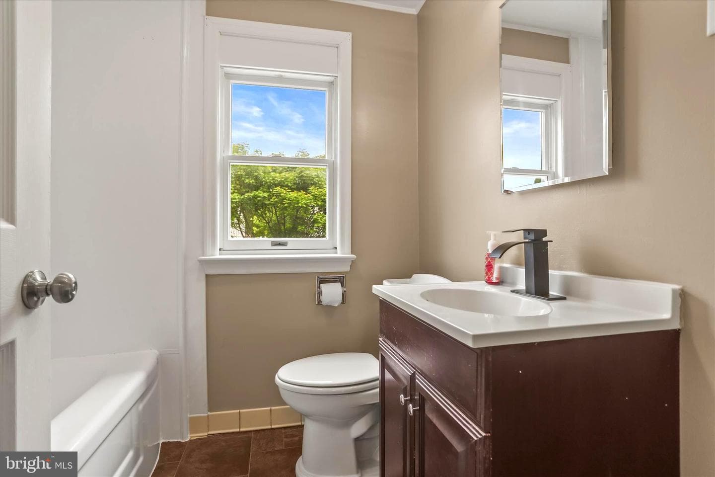 2515 N George St photo 11