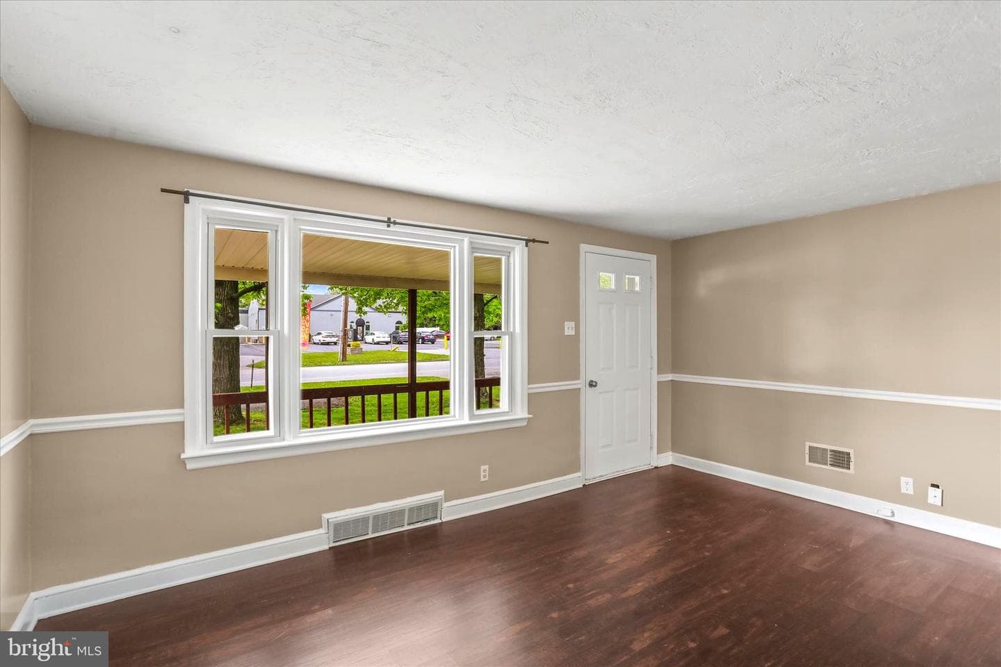 2515 N George St photo 5