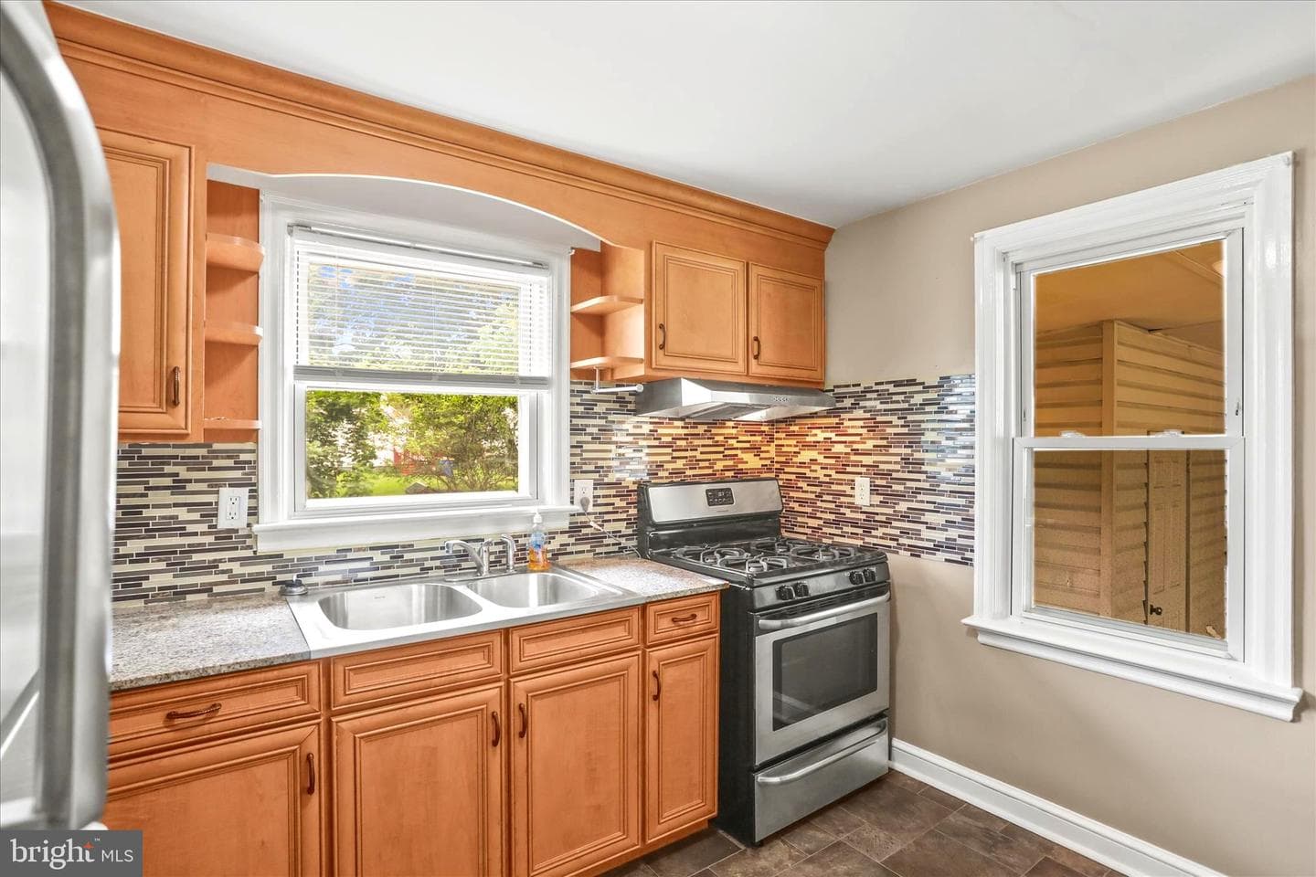 2515 N George St photo 8