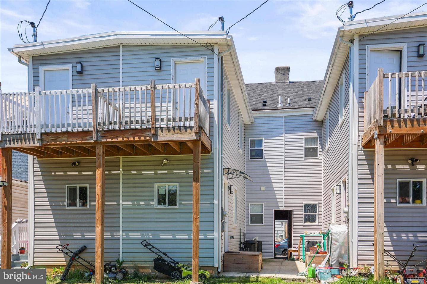 556 Salem Avenue photo 29