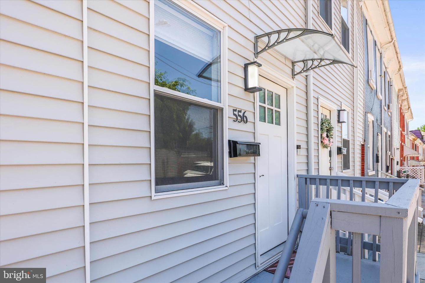 556 Salem Avenue photo 4