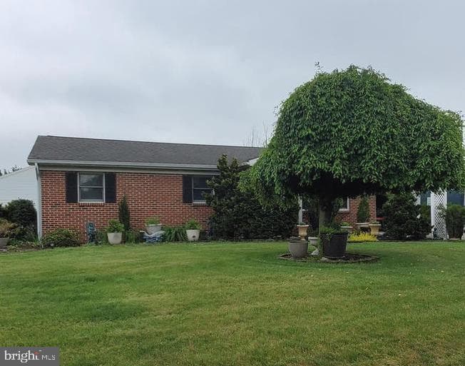 2111 Pineview Circle photo 2