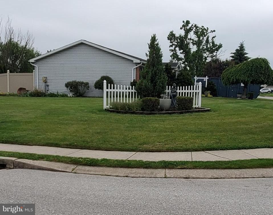 2111 Pineview Circle photo 3