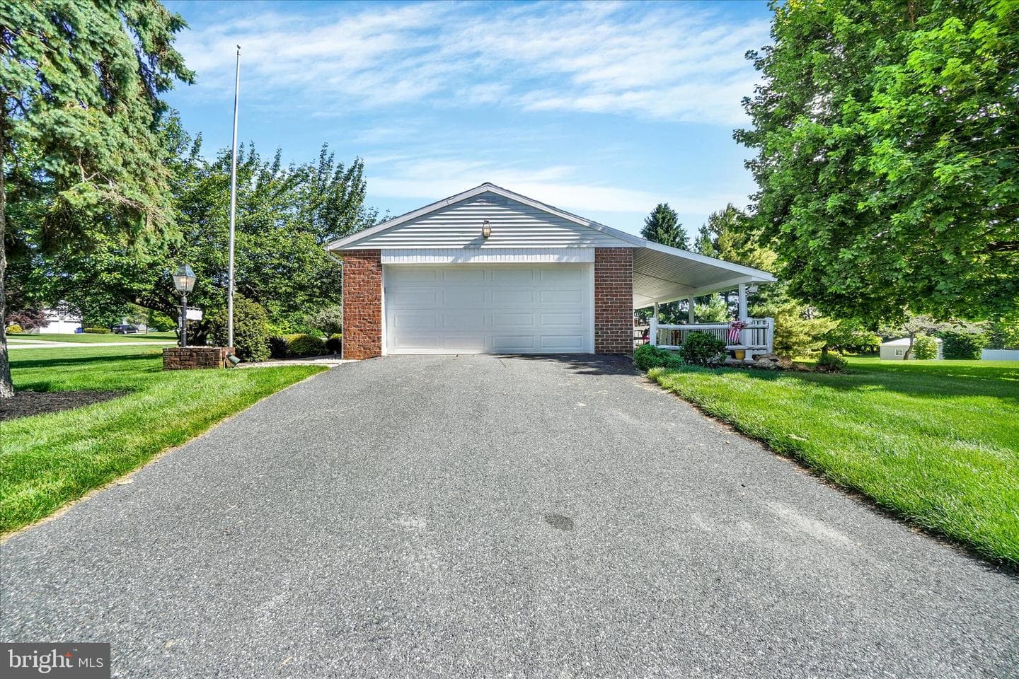 15343 N Barrens Road N photo 2