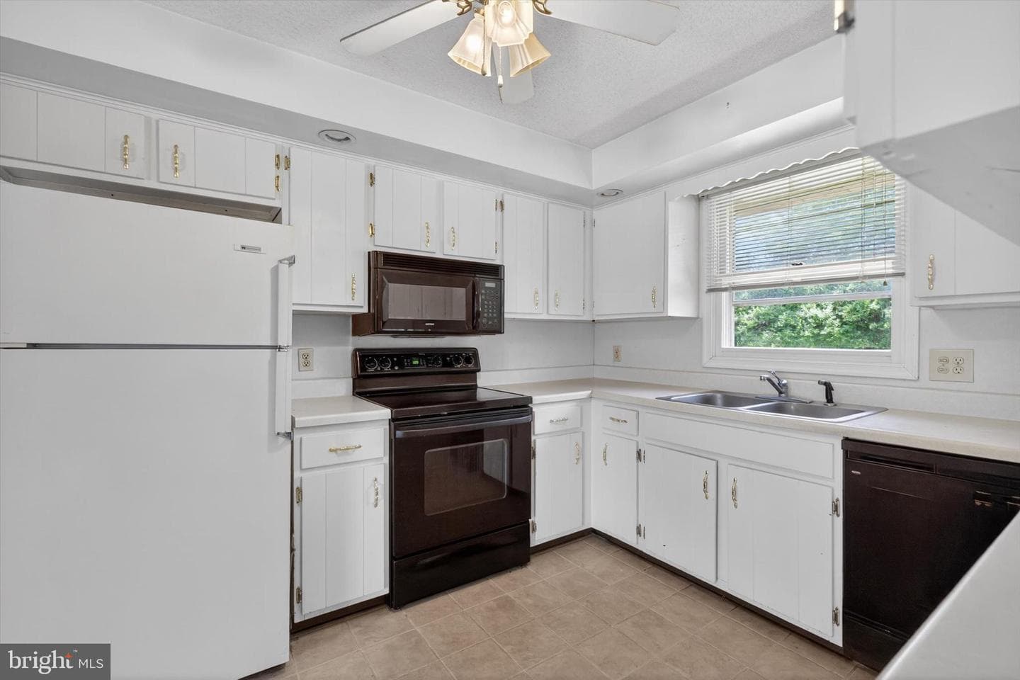 1440 Equestrian Drive photo 6