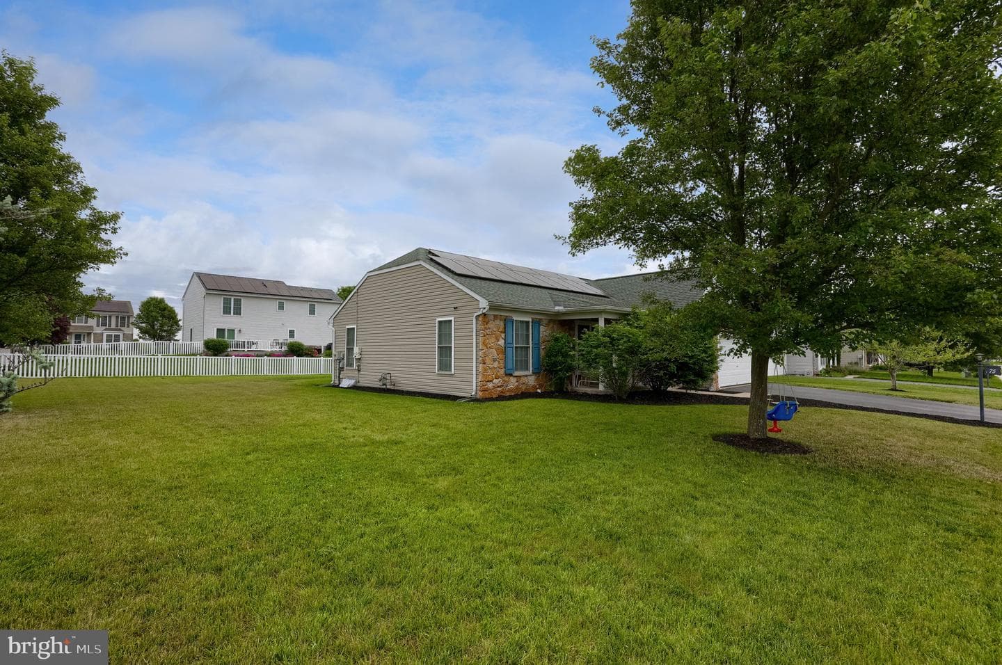 75 Joan Drive photo 2