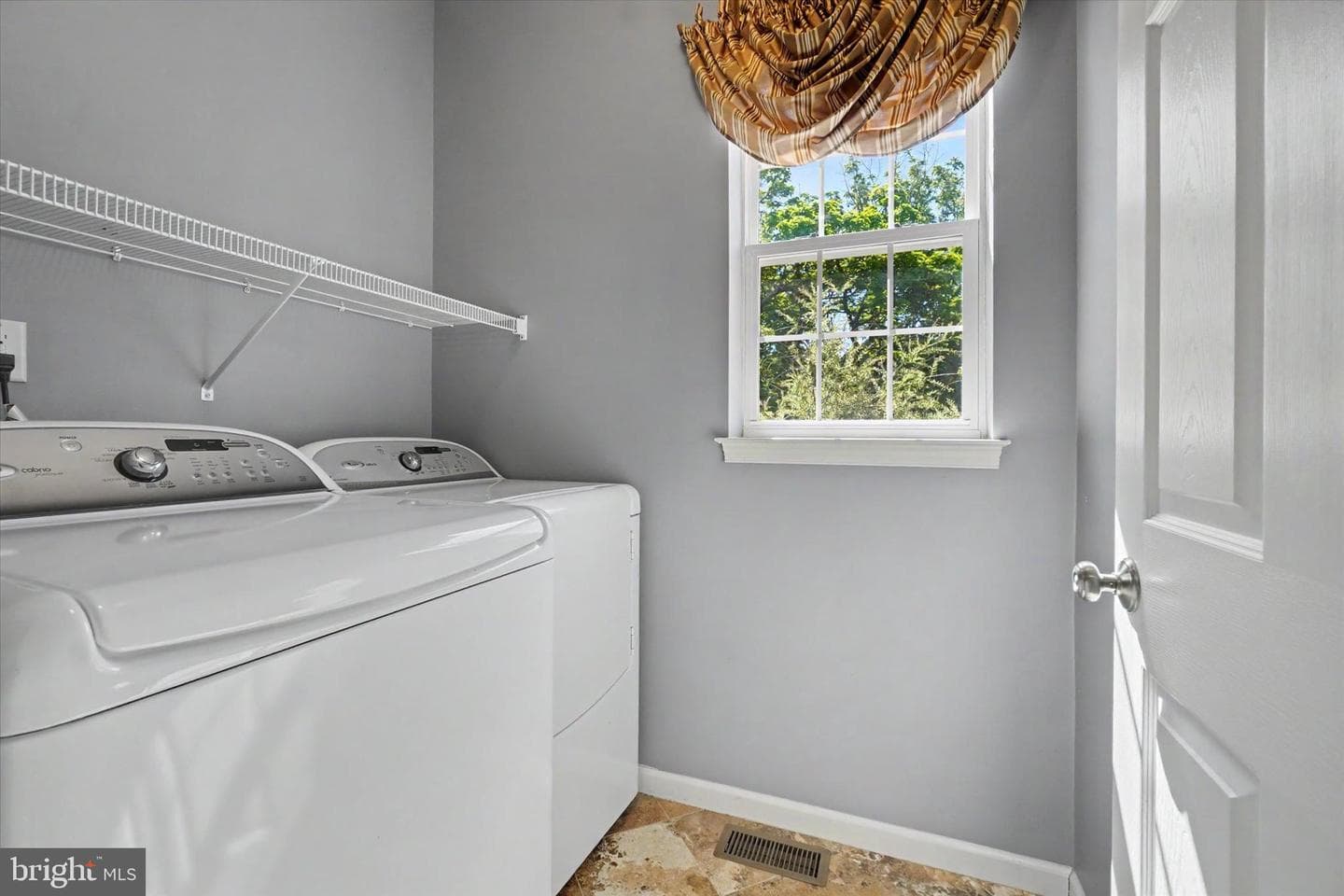 2570 Carriage Lane photo 12