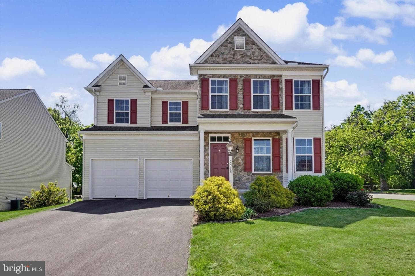 2570 Carriage Lane photo 2