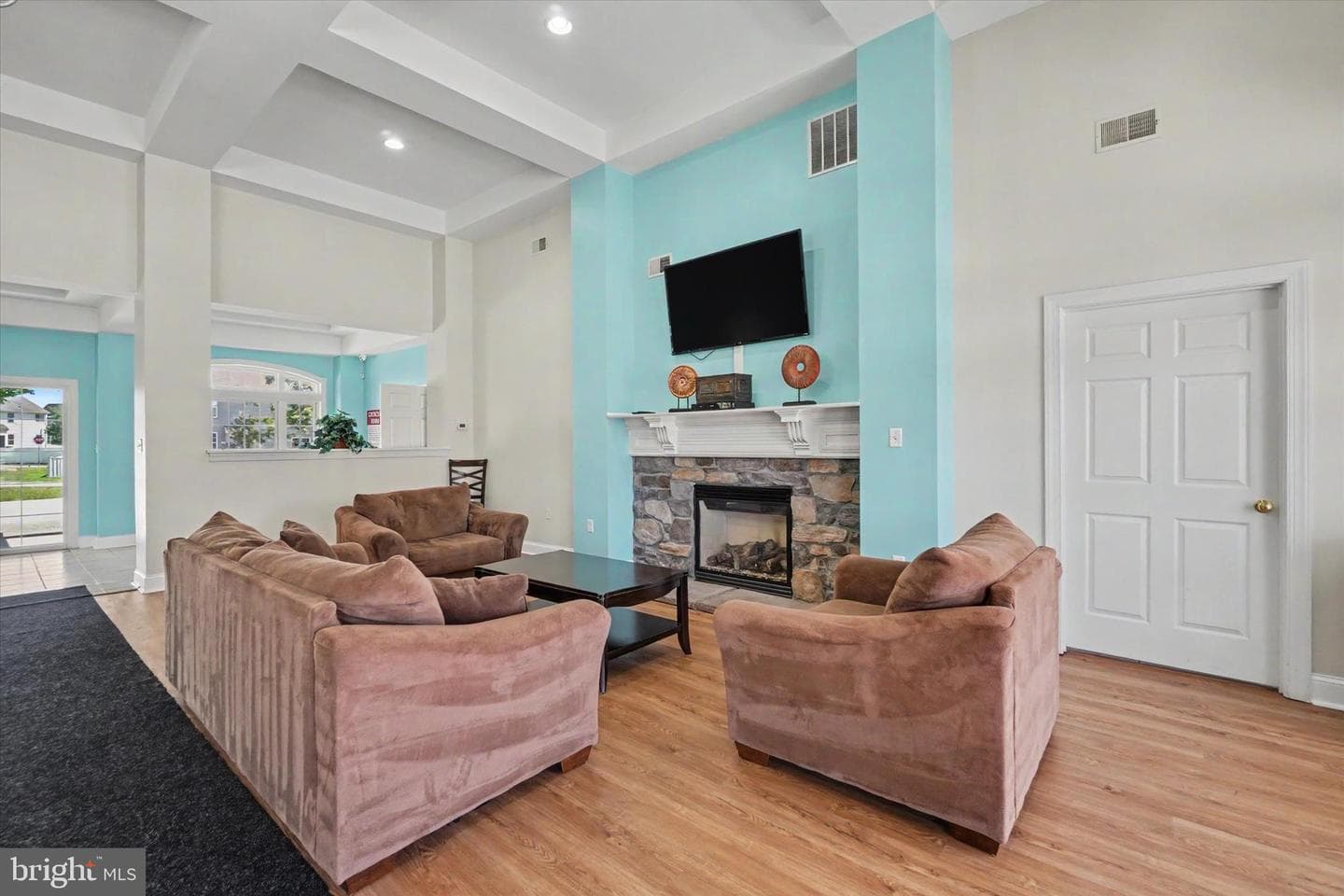 2570 Carriage Lane photo 32
