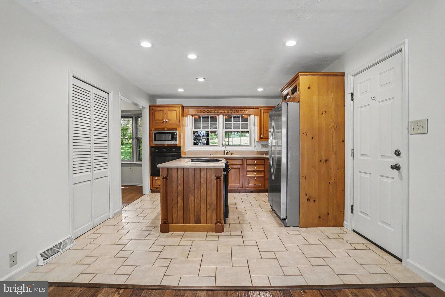 2870 Travis Court photo 8
