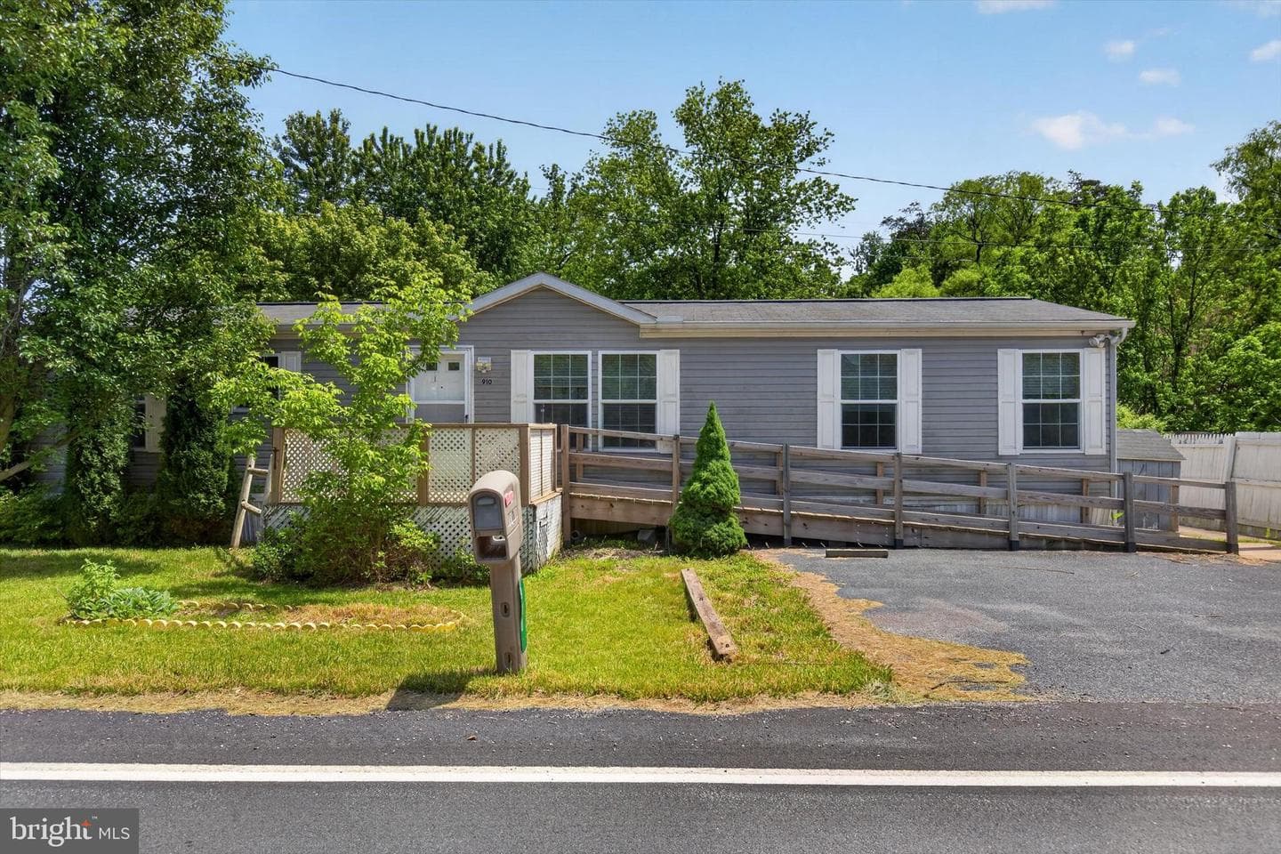910 Pines Road photo 1