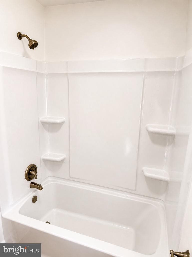 102 N Oxford Street photo 9