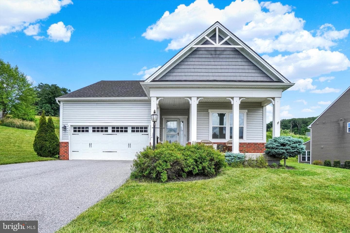 1411 Crest Way photo 2