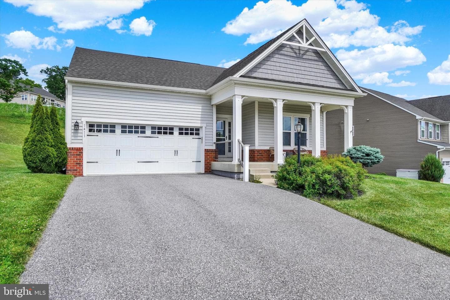 1411 Crest Way photo 3