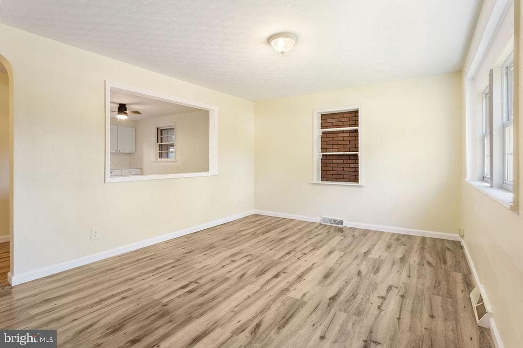 311 E Lancaster Street photo 4