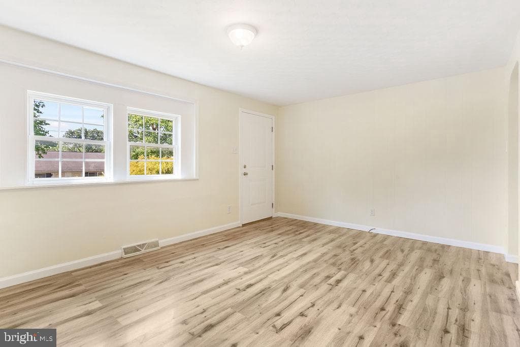 311 E Lancaster Street photo 6
