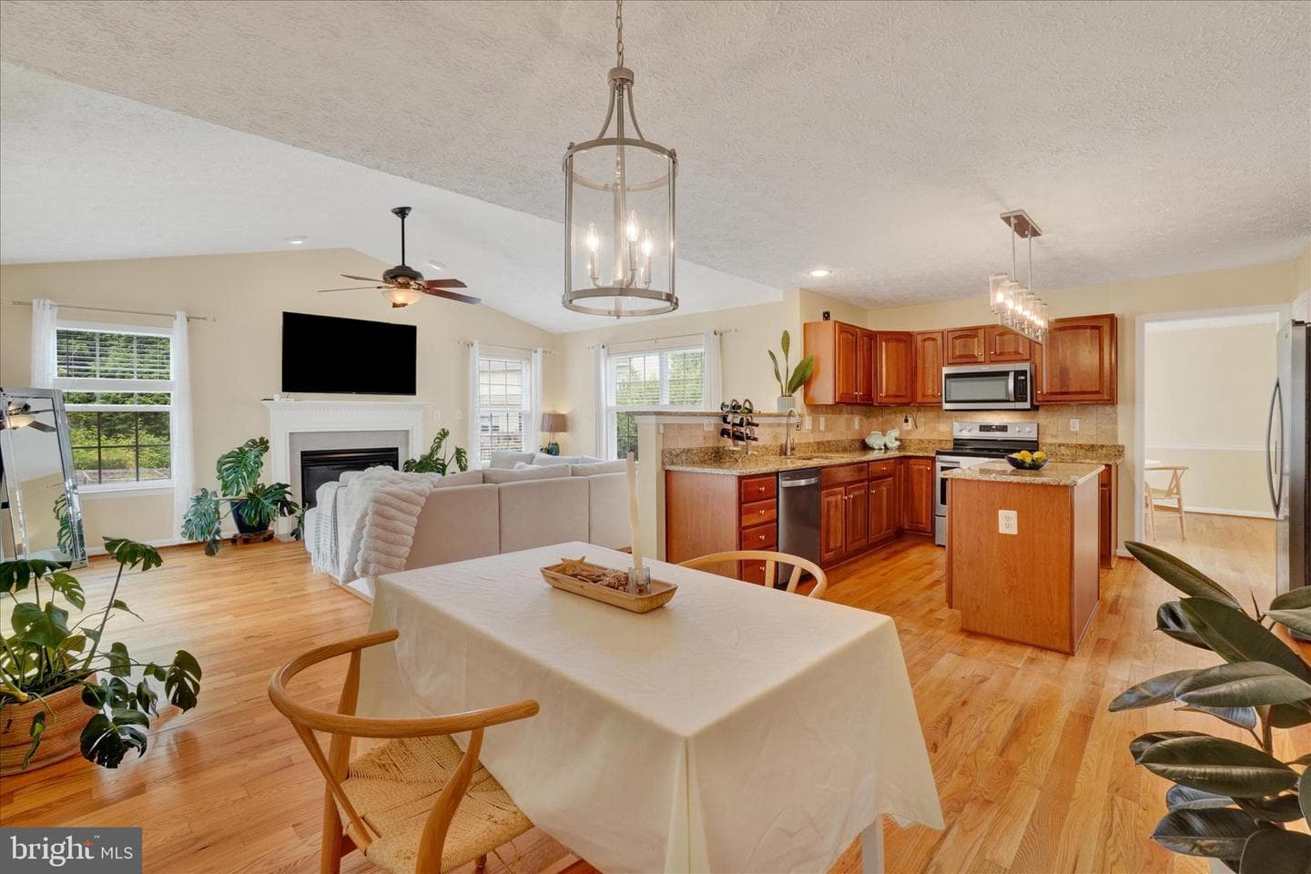 665 Clydesdale Drive photo 3