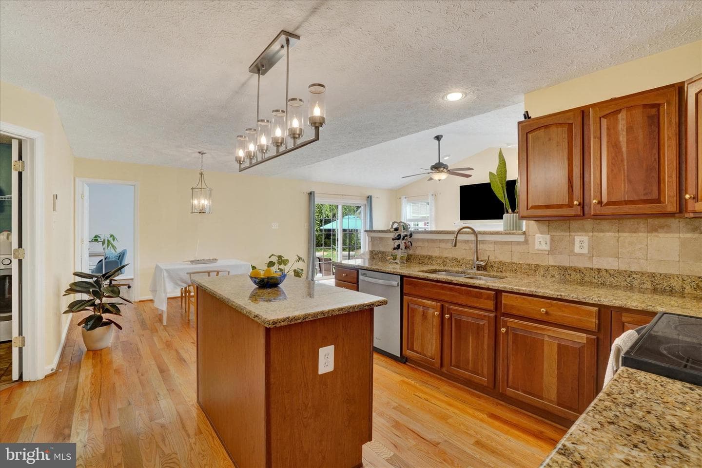 665 Clydesdale Drive photo 4